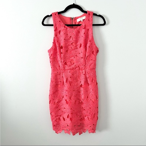 Astr Dresses & Skirts - ASTR The Label Lace Coral Sleeveless Dress